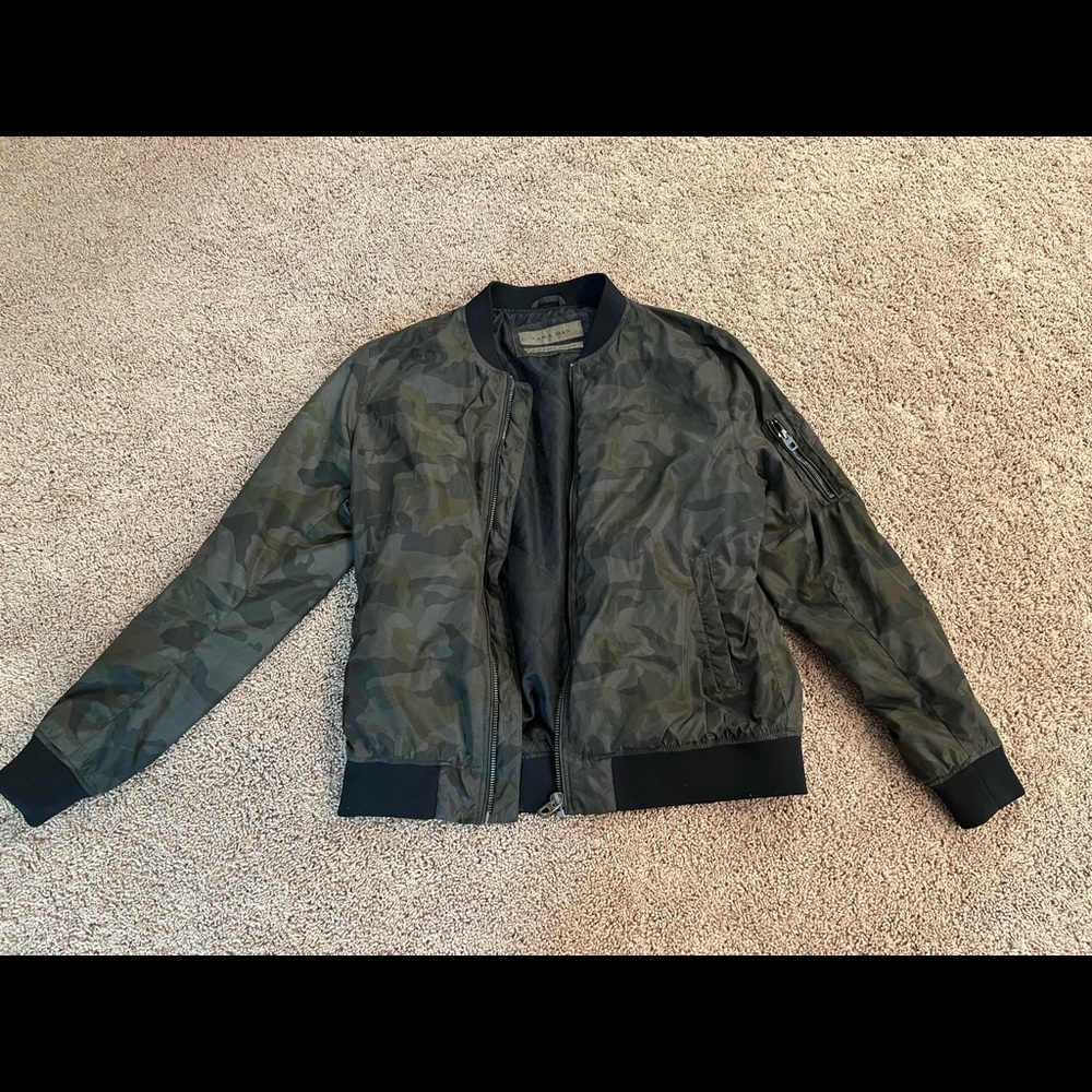 ZARA MENS CAMO BOMBER JACKET. SIZE XL